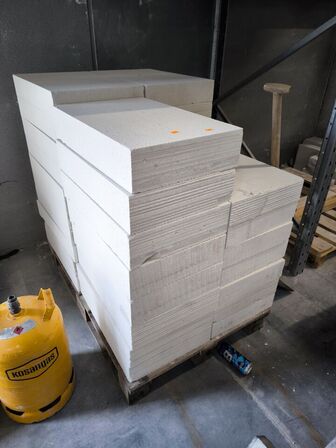 7 stk. paller med betonelementer