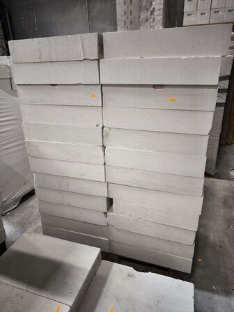 9 stk. paller med betonelementer
