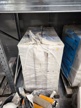 9 stk. paller med betonelementer