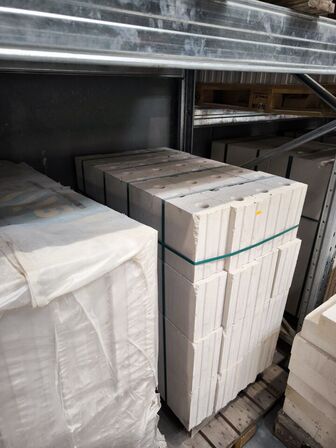 9 stk. paller med betonelementer