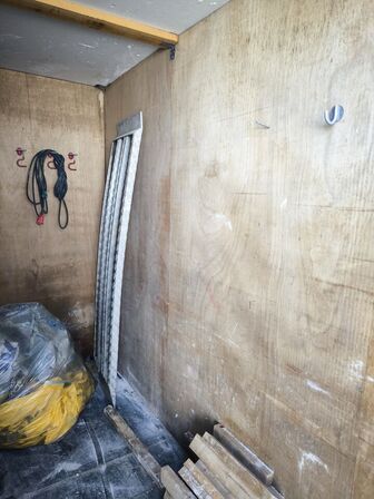 10 fods container med indhold