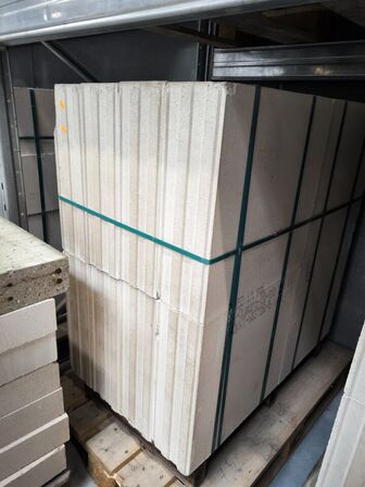 9 stk. paller med betonelementer