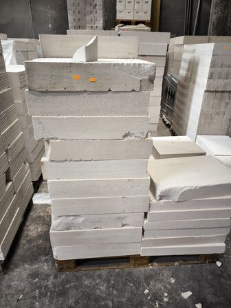 9 stk. paller med betonelementer