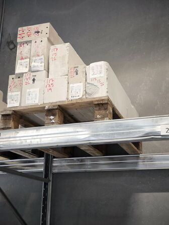 4 stk. paller med betonelementer