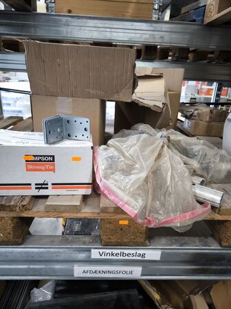 Palle med div. Beslag m.m.