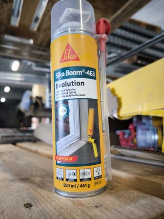 Palle med fugeskum SIKA BOOM 463