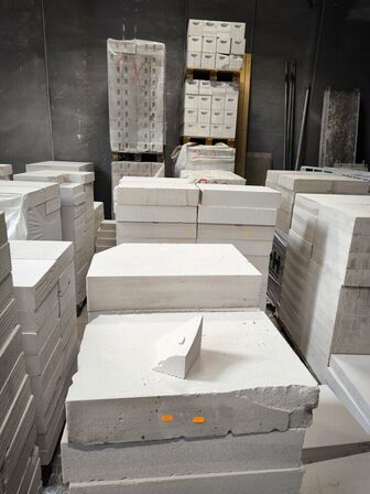 9 stk. paller med betonelementer