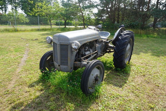 Traktor Massey Ferguson