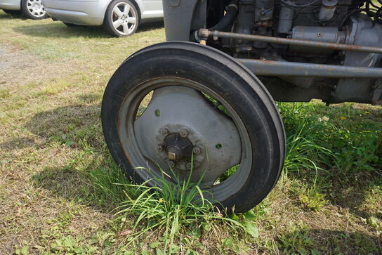 Traktor Massey Ferguson