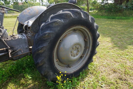 Traktor Massey Ferguson