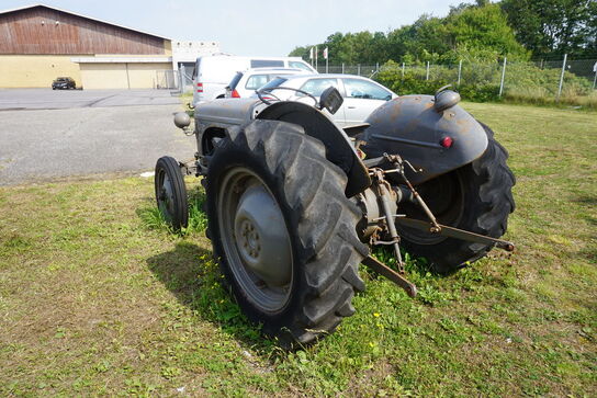 Traktor Massey Ferguson