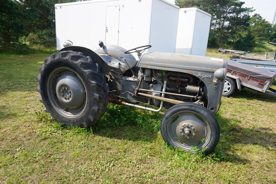 Traktor Massey Ferguson