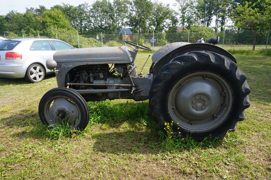 Traktor Massey Ferguson