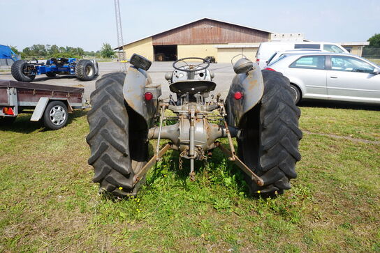 Traktor Massey Ferguson