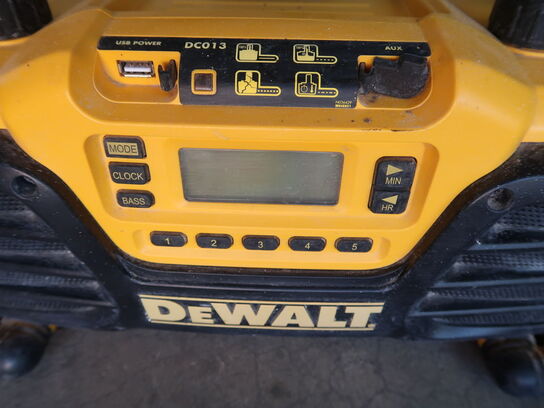 Dewalt Radio, fugepistol, lader og batteri (momsfri)