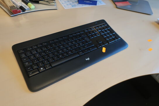 2 stk. computerskærme U3421WE, U2415, tastatur, dockingstation LENOVO