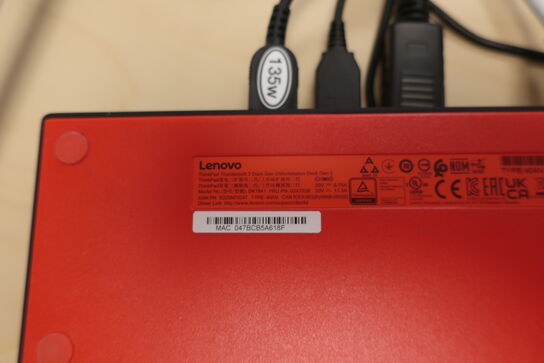 Computerskærm DELL P2422H samt dockingstation LENOVO Thinkpad