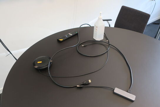 Fjernsyn SONY KD-55X7055 med fjernbetjening og konferencesystem JABRA