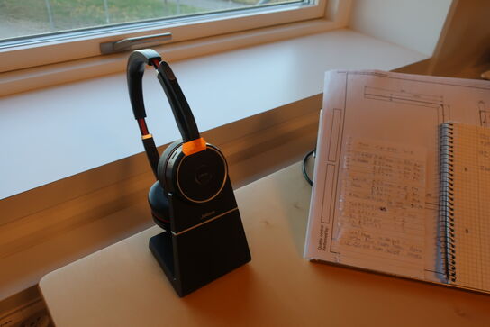 2 stk. computerskærme P3419HW, tastatur, dockingstation LENOVO, headset