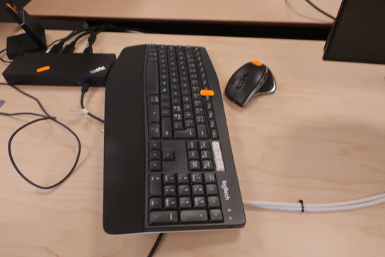 Computerskærm DELL U2419H, tastatur, mus, dockingstation LENOVO