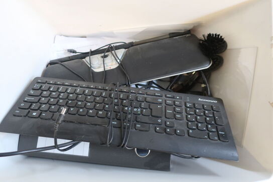 Lamineringsmaskine, rollermouse og div. Tastaturer