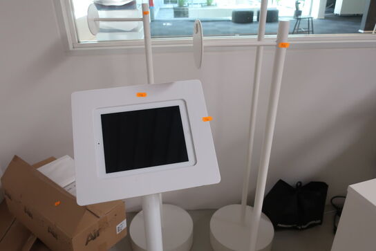 Div. Standere samt tablet APPLE iPad