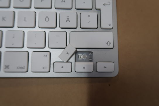 4 x Apple Keyboard A1243/A1314 (LÆS BESKRIVELSE)