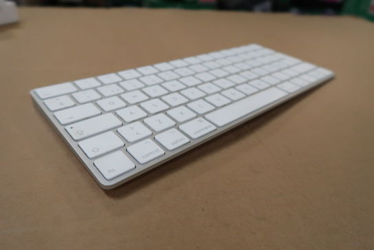 Apple keyboard A1644