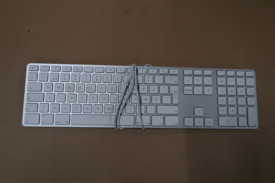 4 x Apple Keyboard A1243/A1314 (LÆS BESKRIVELSE)