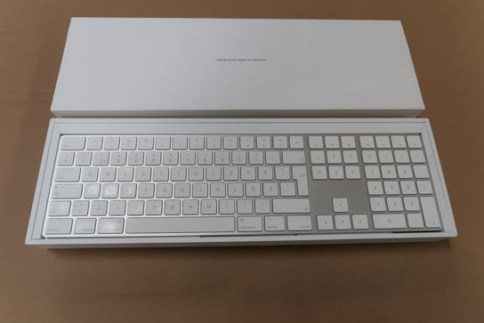 Apple keyboard A1843