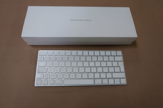 Apple keyboard A1644