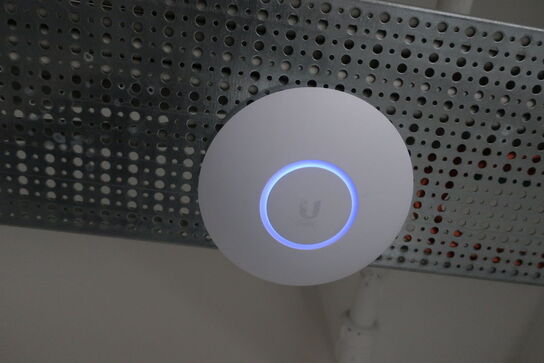 2 stk. access POINTS UNIFI6