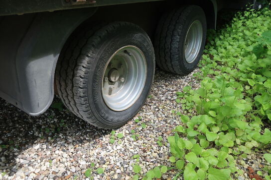 HUMBAUR HT 30 boogietrailer med høj presenning