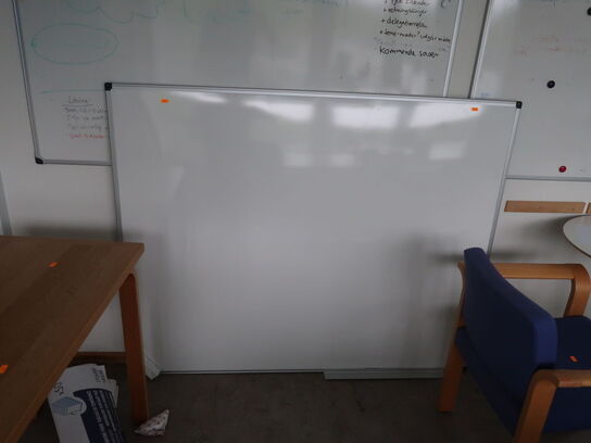 Whiteboards (3 stk.) og opslagstavle