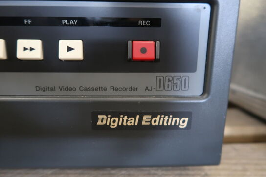 DVCPRO recorder and video monitor PANASONIC