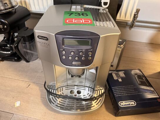 DeLonghi kaffemaskine med tilbehør 