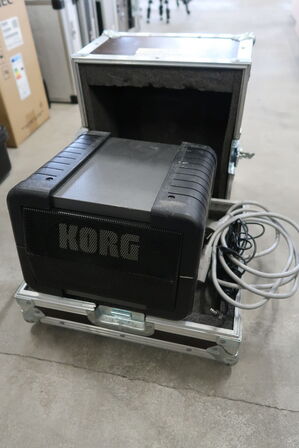 Aktiv monitor KORG PM-30 i flightcase