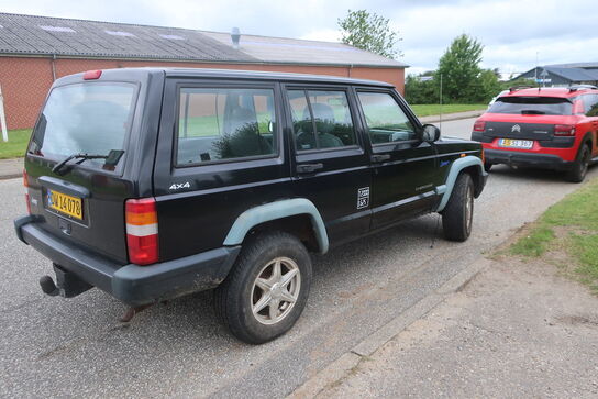 Varebil JEEP Cherokee 2,5