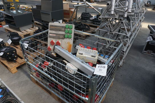 Pallebur med kabler & strømtavler