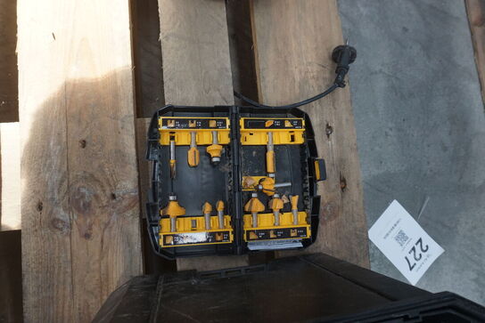 Fræser DEWALT DCW600