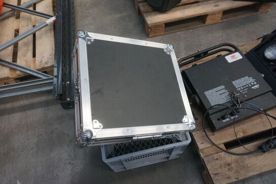Numark M6 DJ mixer + tom flightcase