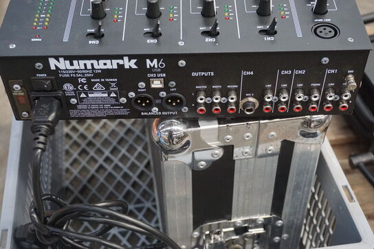 Numark M6 DJ mixer + tom flightcase