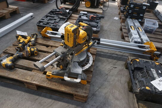 Kap/geringssav DEWALT DCS727