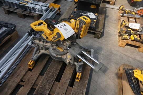Kap/geringssav DEWALT DCS727