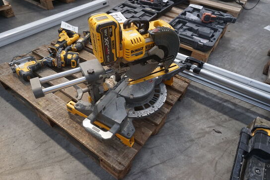 Kap/geringssav DEWALT DCS727