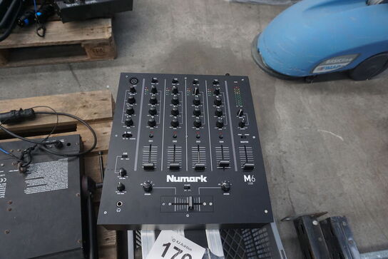 Numark M6 DJ mixer + tom flightcase