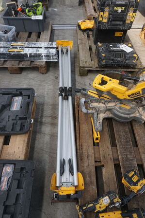Kap/geringssav DEWALT DCS727