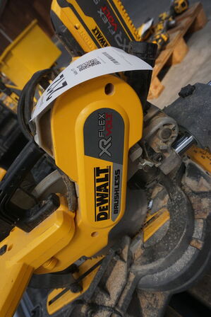 Kap/geringssav DEWALT DCS727