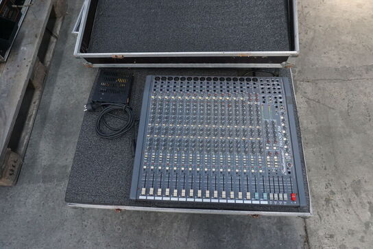 Studiomaster Trilogy 206 mixer