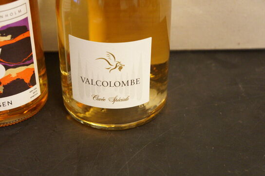 2 flasker vin + 1 flaske spiritus